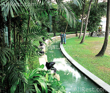 Shangri-La Hotel 8